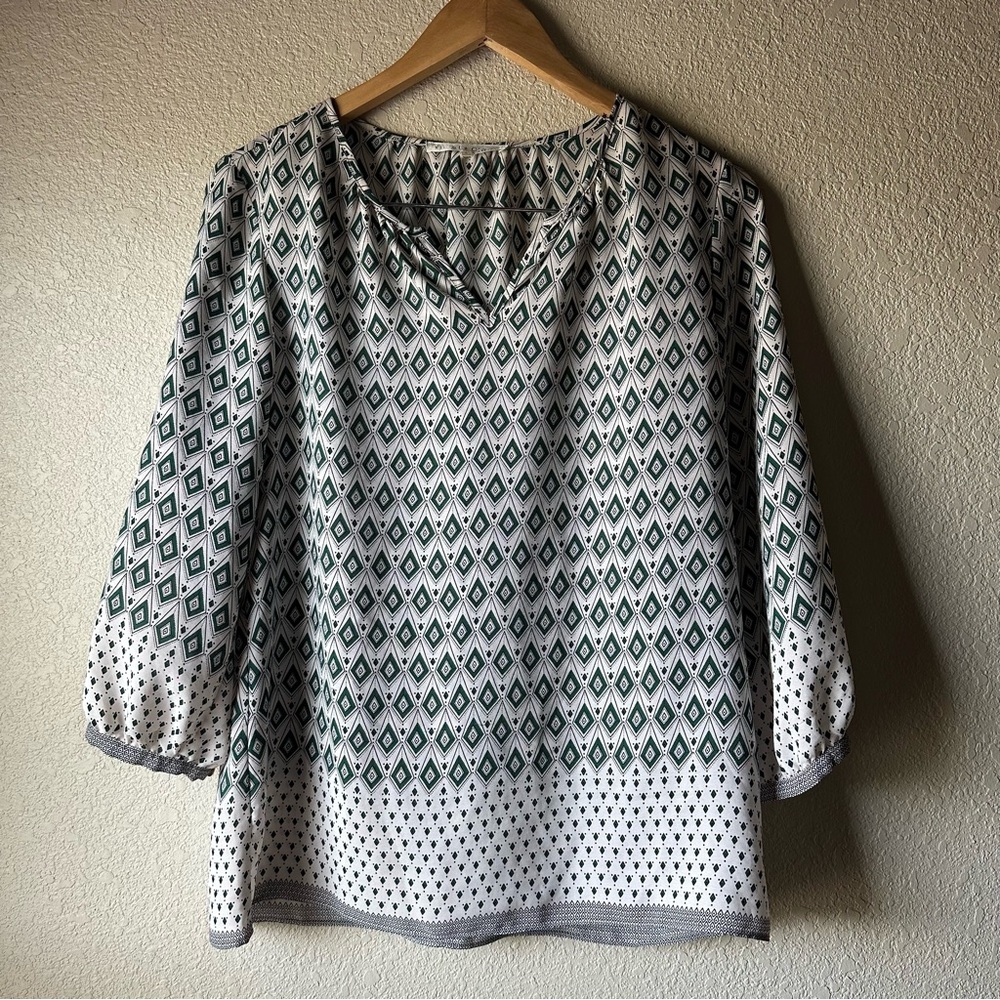 Violet & Claire Green & White Diamond-Print Blouse